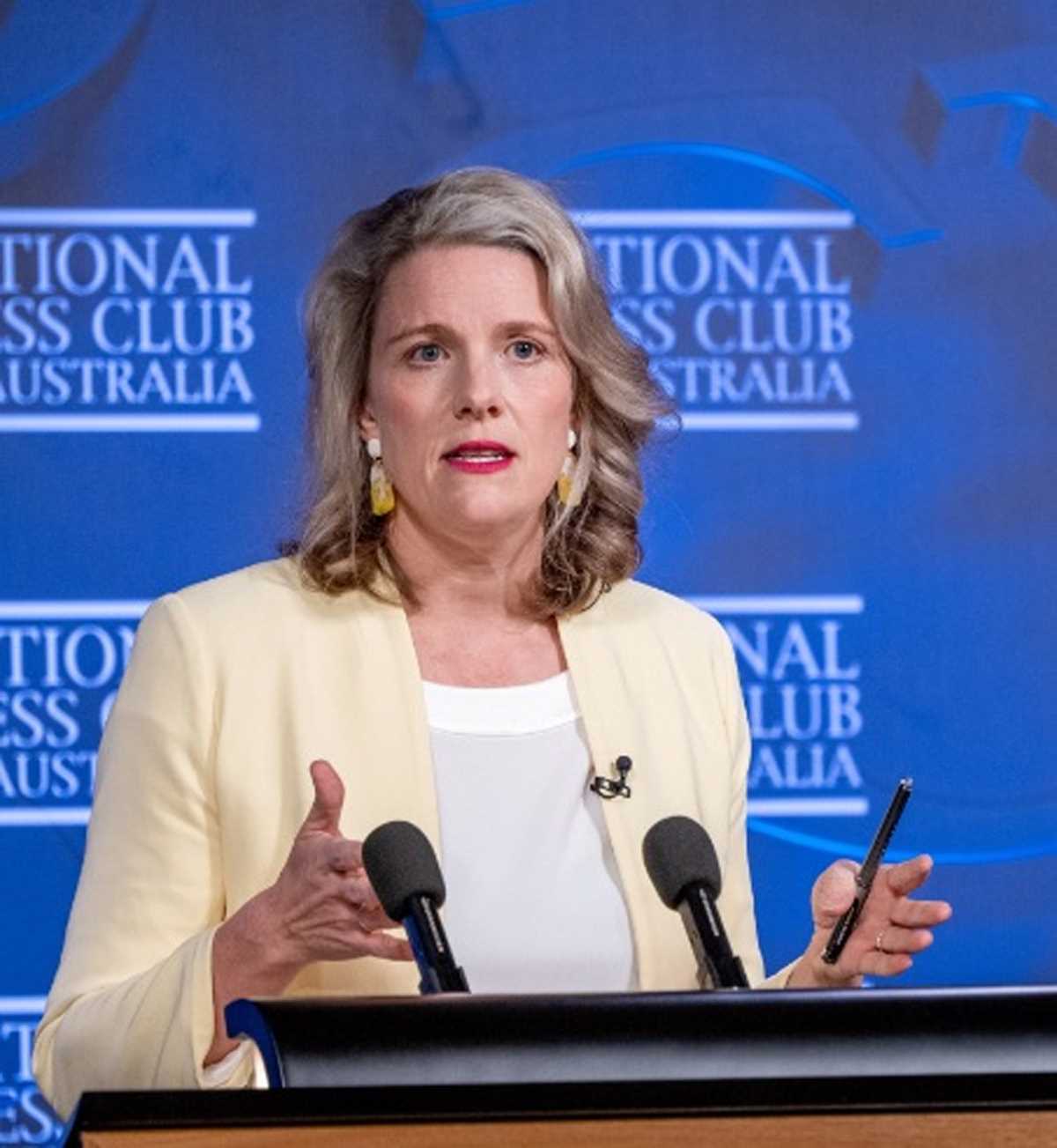 ऑस्ट्रेलिया ने अंतरराष्ट्रीय छात्रों के लिए महामारी वीज़ा किया ख़त्म ऑस्ट्रेलिया ने अंतरराष्ट्रीय छात्रों के लिए महामारी वीज़ा किया ख़त्म